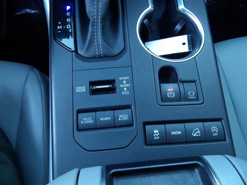 Used 2022 Toyota Highlander XLE image 25