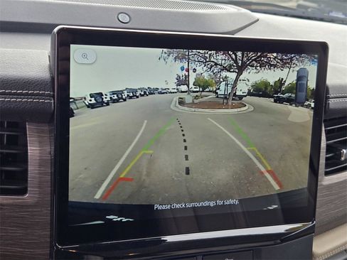 Used 2023 Ford Expedition Limited image 17