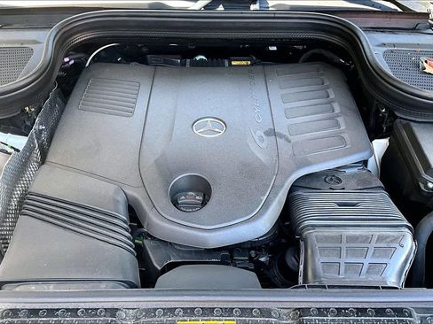 Used 2025 Mercedes-Benz GLS 450 4MATIC image 9