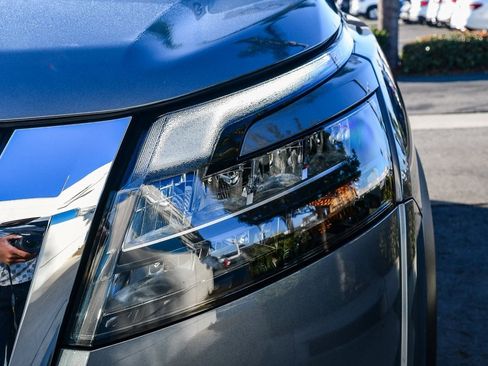 Used 2024 Nissan Pathfinder SV image 8