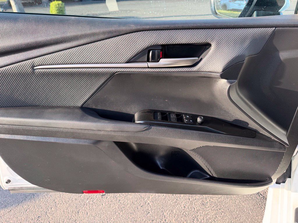 Used 2025 Toyota Camry SE FWD image 14
