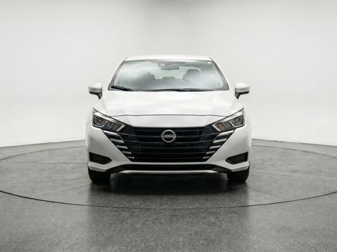 Used 2025 Nissan Versa SV FWD image 2