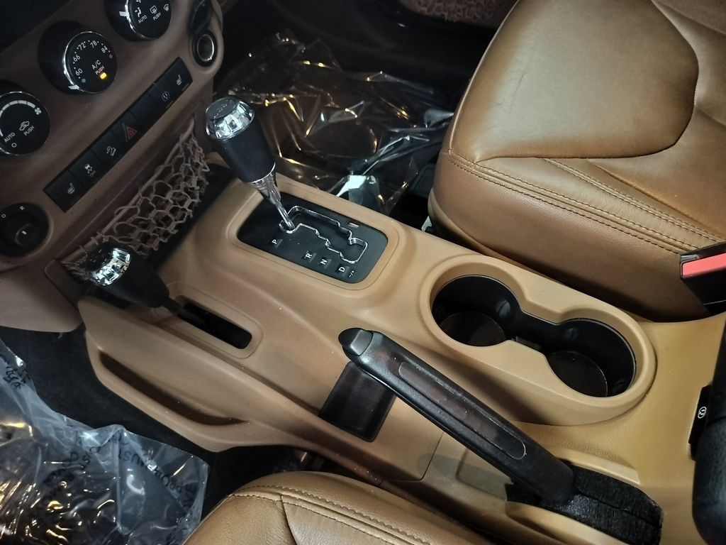 Used 2015 Jeep Wrangler Sahara w/ Connectivity Group AWD/4WD image 16