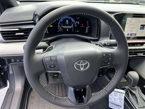 New 2026 Toyota Camry Hybrid FWD image 18