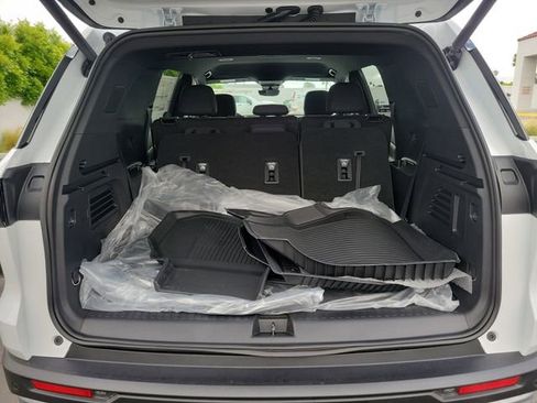 New 2026 Chevrolet Traverse LT w/ Driver Confidence Package FWD image 20