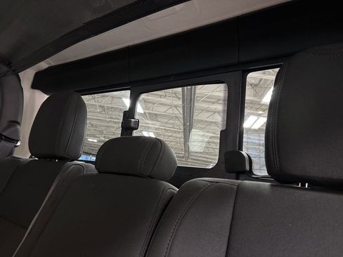 Used 2022 Jeep Gladiator Sport image 32