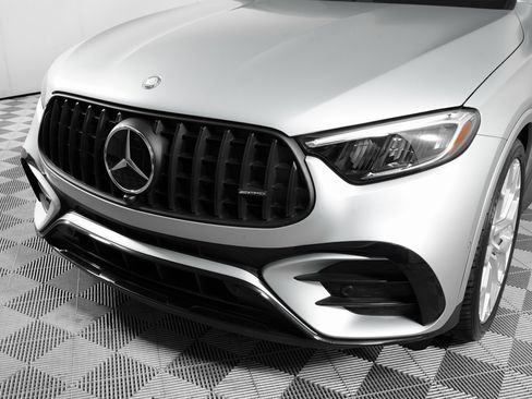 Used 2024 Mercedes-Benz GLC 43 AMG 4MATIC image 29
