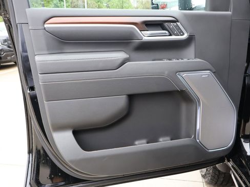 New 2026 GMC Sierra 2500 Denali w/ Denali Reserve Package AWD/4WD image 12