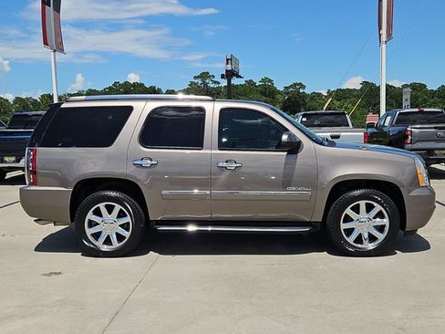 Used 2013 GMC Yukon Denali RWD image 4