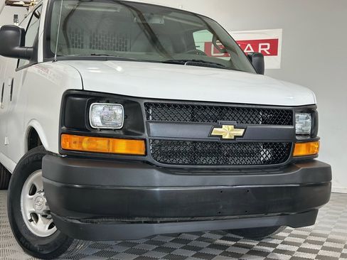Used 2017 Chevrolet Express 2500 image 3