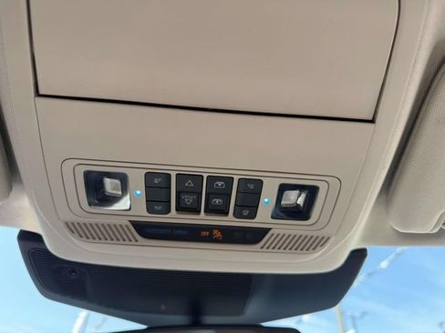 Used 2021 Ford Explorer XLT w/ Equipment Group 202A AWD/4WD image 29