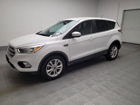 Used 2017 Ford Escape SE FWD image 2