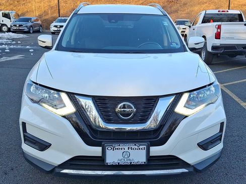 Used 2020 Nissan Rogue SV image 2