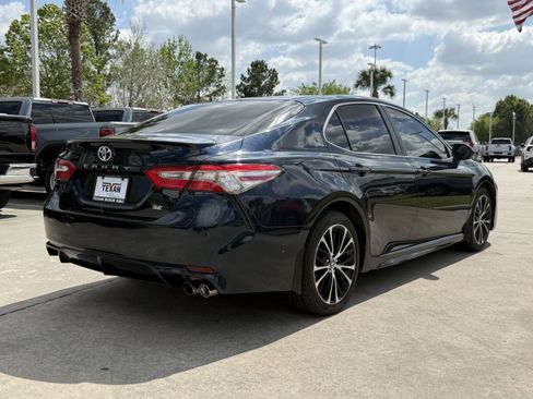 Used 2018 Toyota Camry SE image 5