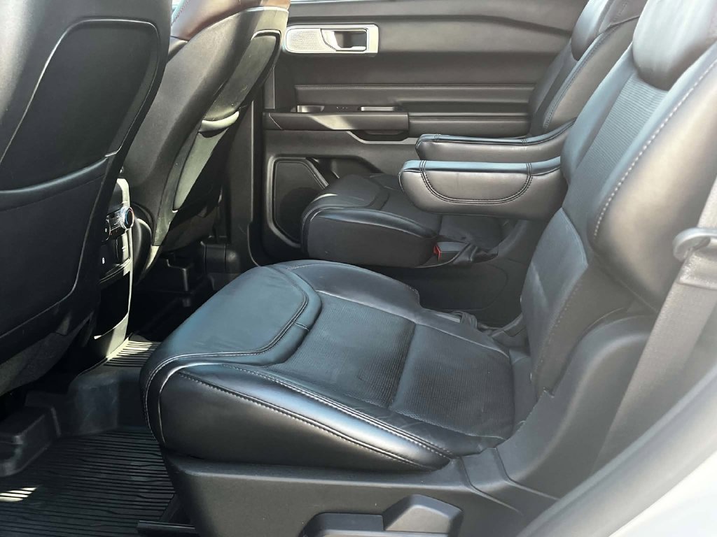 Used 2020 Ford Explorer Platinum w/ Premium Technology Package AWD/4WD image 22