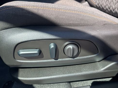 Used 2023 Chevrolet Equinox LT w/ Driver Convenience Package image 30