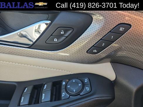 Used 2023 Chevrolet Traverse Premier AWD/4WD image 24
