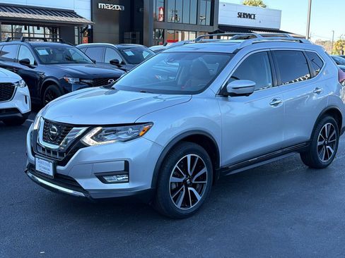 Used 2018 Nissan Rogue SL w/ Premium Package image 4