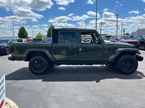 Certified 2023 Jeep Gladiator Sport AWD/4WD image 8