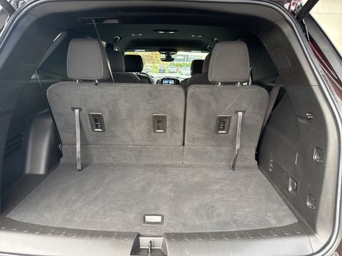 Used 2023 Chevrolet Traverse LT w/ Rear Camera Mirror Package image 14