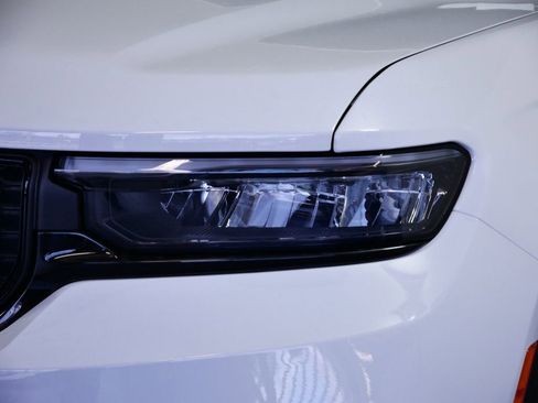 Used 2024 Jeep Grand Cherokee Altitude image 20