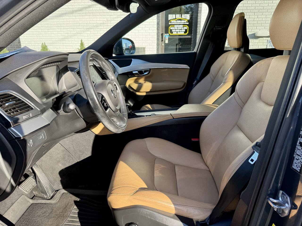 Used 2018 Volvo XC90 T5 Momentum w/ Convenience Package AWD/4WD image 17