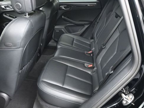 Certified 2024 Porsche Macan S AWD/4WD image 7