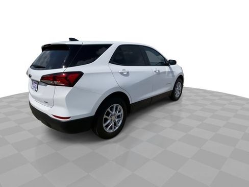 Used 2024 Chevrolet Equinox LS w/ LS Convenience Package AWD/4WD image 2