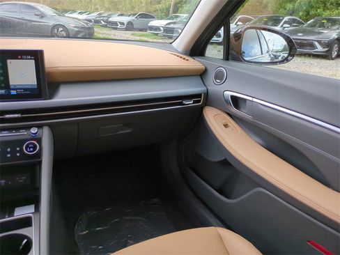 New 2025 Hyundai Sonata Limited image 16