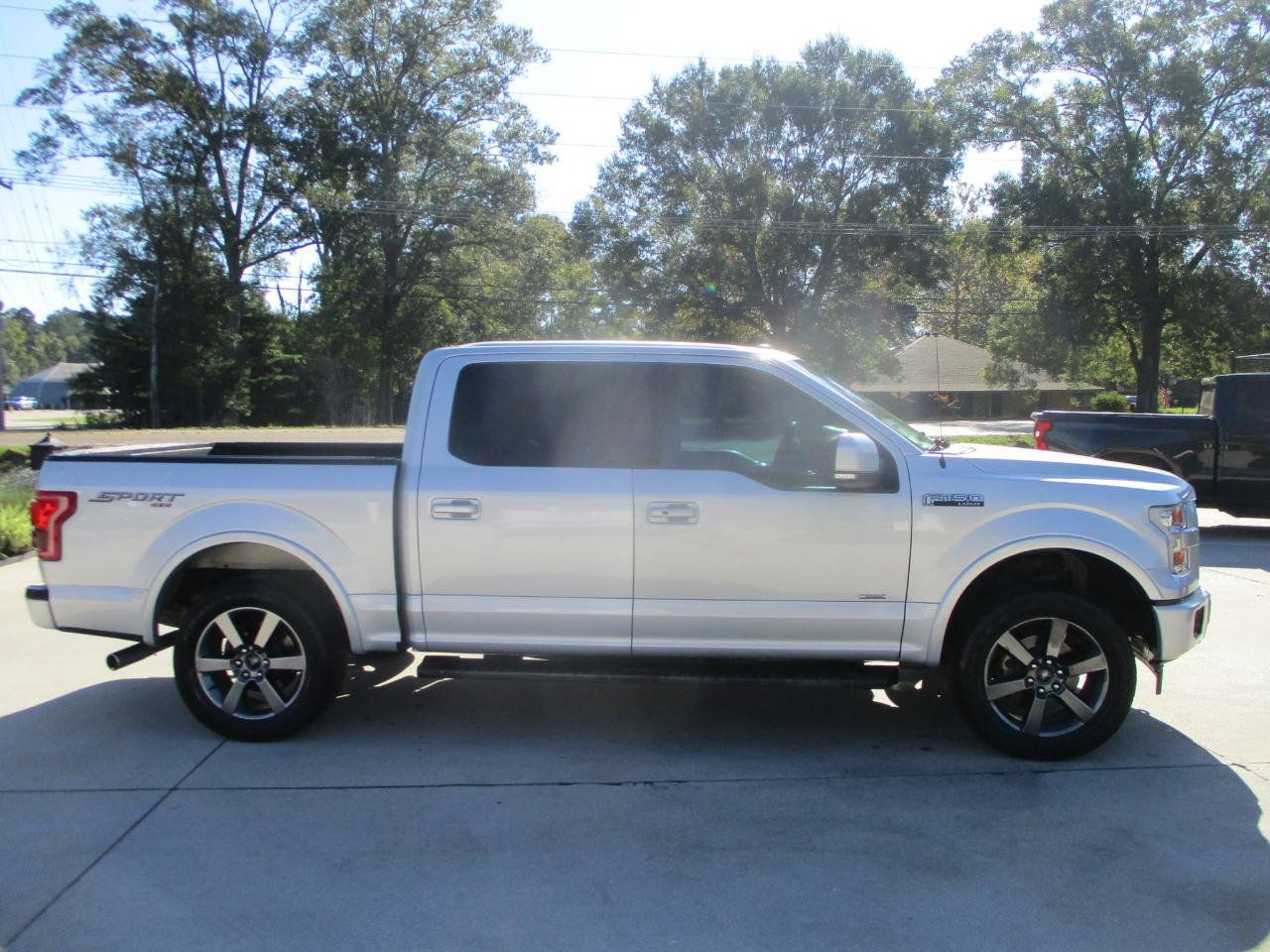 Used 2017 Ford F150 Lariat w/ Equipment Group 502A Luxury AWD/4WD image 9