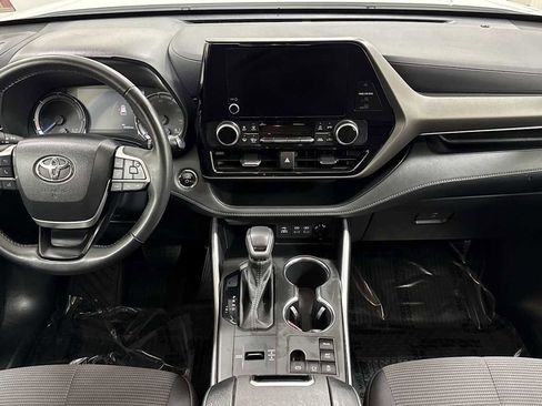 Certified 2023 Toyota Highlander LE image 27