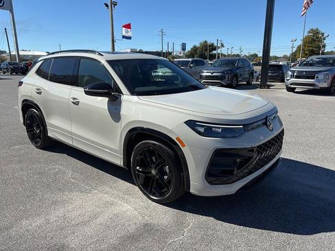 New 2026 Volkswagen Tiguan SE R-Line image 8