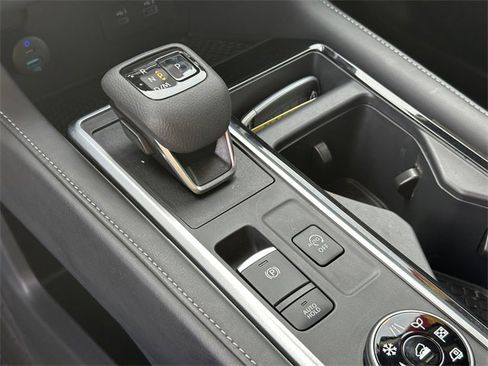 Certified 2025 Nissan Pathfinder SV w/ SV Premium Package image 32