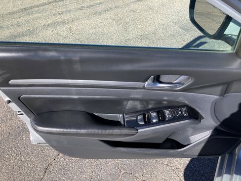 Used 2023 Nissan Altima 2.5 SV image 11