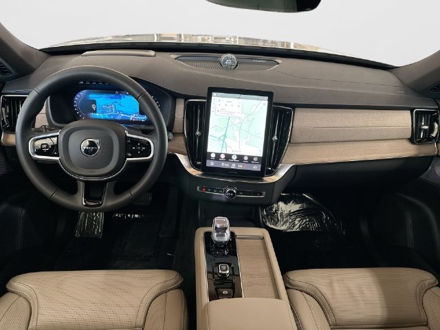 Certified 2025 Volvo XC90 B6 Ultra AWD/4WD image 13