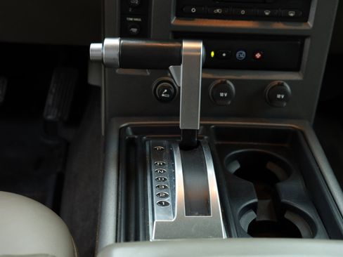 Used 2003 HUMMER H2 w/ Preferred Equipment Group image 8