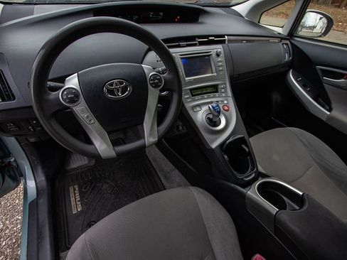 Used 2013 Toyota Prius Plug-In Hybrid image 12