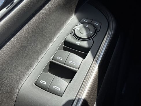 Used 2023 GMC Acadia SLT image 15