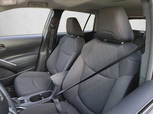 Used 2025 Toyota Corolla Cross LE FWD image 13