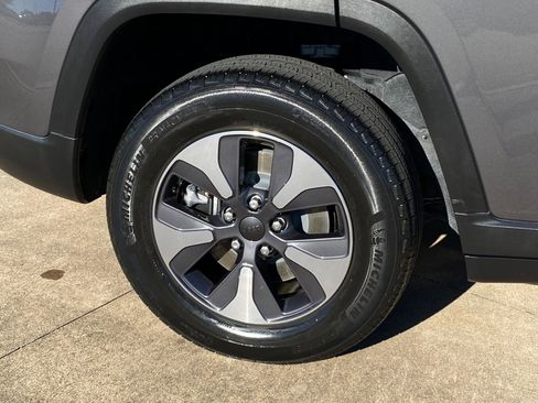 Used 2022 Jeep Grand Cherokee Limited 4xe image 8