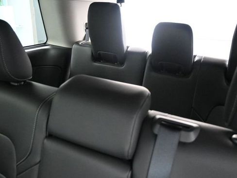 Used 2025 Nissan Pathfinder SL AWD/4WD image 21