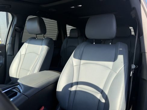 Used 2023 Buick Enclave Essence w/ Experience Buick Package FWD image 12