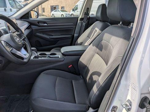 Used 2025 Nissan Altima 2.5 SV image 15