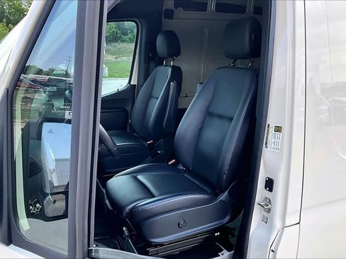 Used 2023 Mercedes-Benz Sprinter 2500 image 8