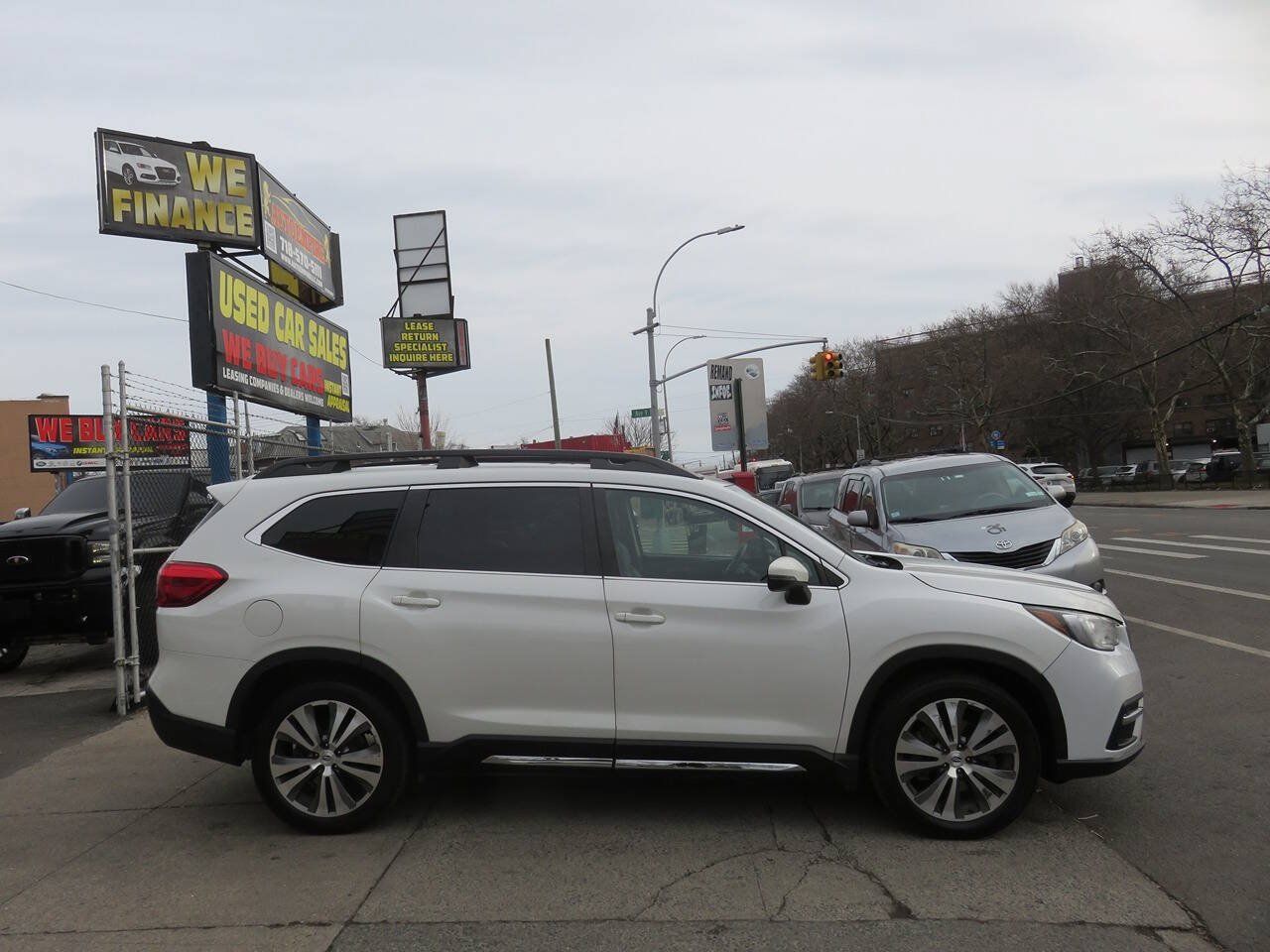 Used 2020 Subaru Ascent Limited w/ Technology Package AWD/4WD image 9