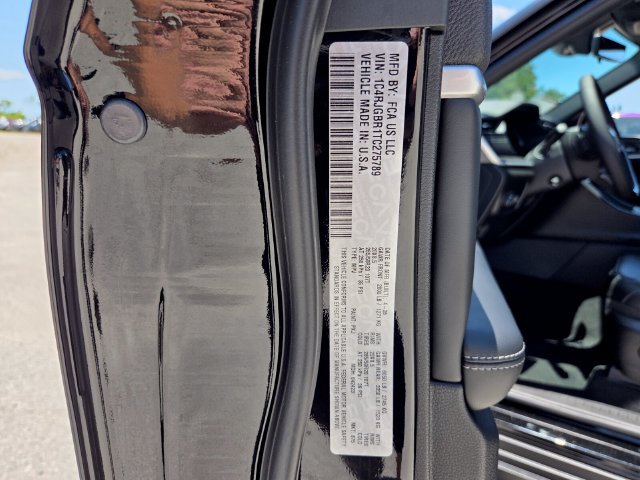 New 2026 Jeep Grand Cherokee Limited w/ Luxury Tech Group II RWD image 19