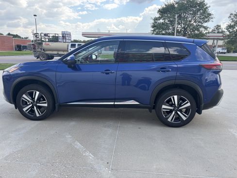 Used 2023 Nissan Rogue Platinum image 5