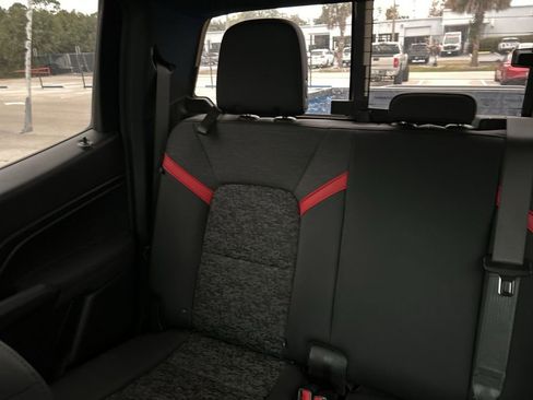 Used 2023 Chevrolet Colorado Z71 w/ Z71 Convenience Package 2 image 13