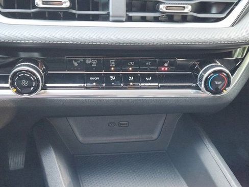 Used 2025 Chevrolet Equinox LT w/ Safety and Technology Package image 22