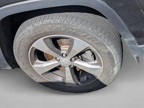 Used 2019 Jeep Cherokee Limited AWD/4WD image 16